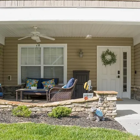 Luxe Quiet Townhouse W/Parking/Pool/By Dollywood Villa
